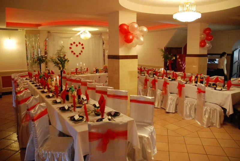 Salle décorée pour une réception