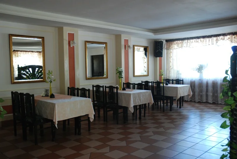 Salle à manger lumineuse de l'Hôtel La-Musica